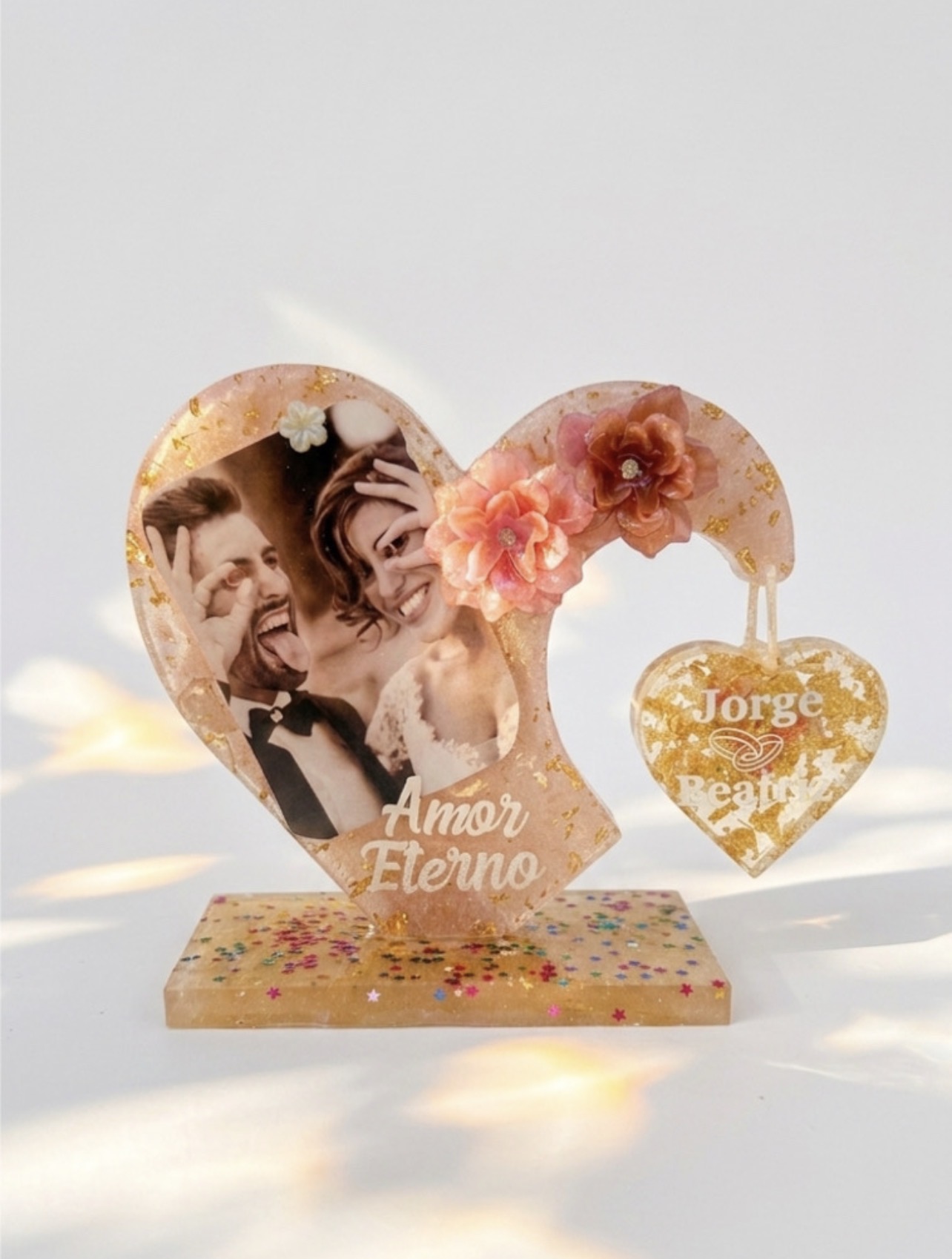 Pieza premium de doble corazón personalizada con la fotografía de los novios